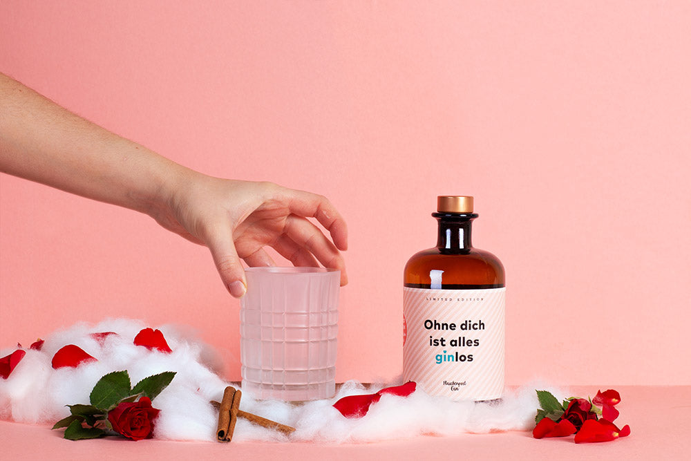 Für den perfekten Valentinstags Drink: Wolke 7, wird ein gekühltes Glas genommen