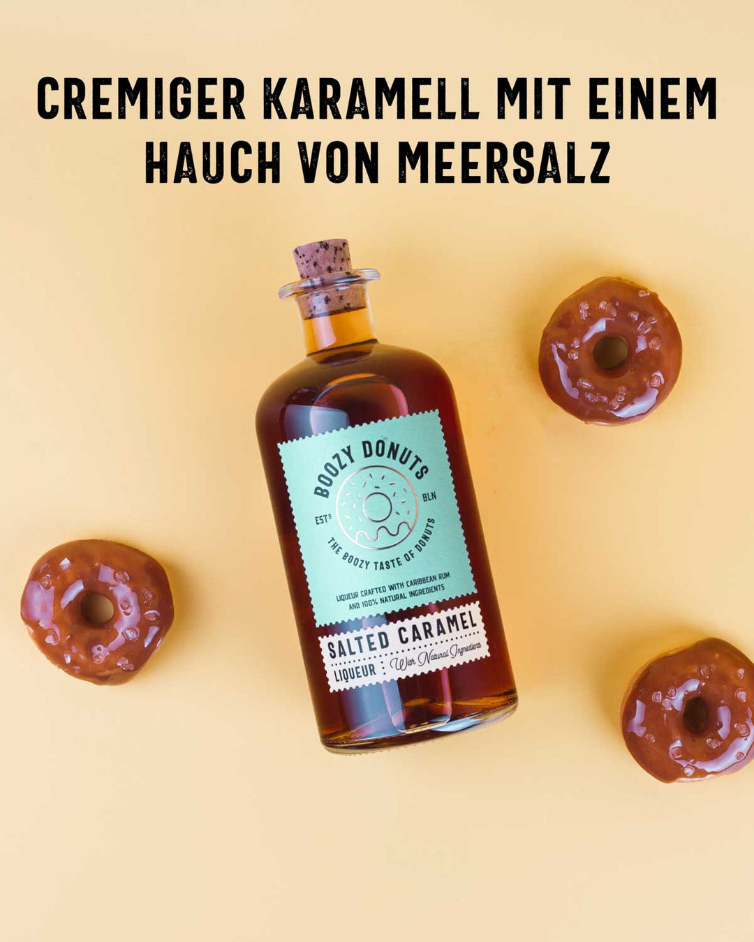 Unser Salted Caramel Premium Likör überzeugt mit dem Geschmack von cremigem Karamell und einem Hauch von Meersalz.  Alt-Text bearbeiten