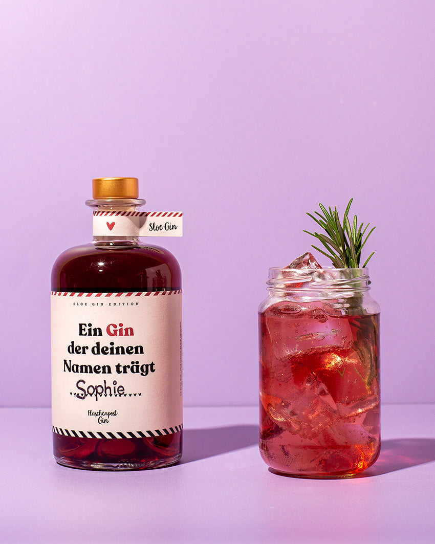 Unser Sloe Gin "Ein Gin der deinen Namen trägt" und der passende rote, erfrische Drink mit leicht süßen, herben Noten. 