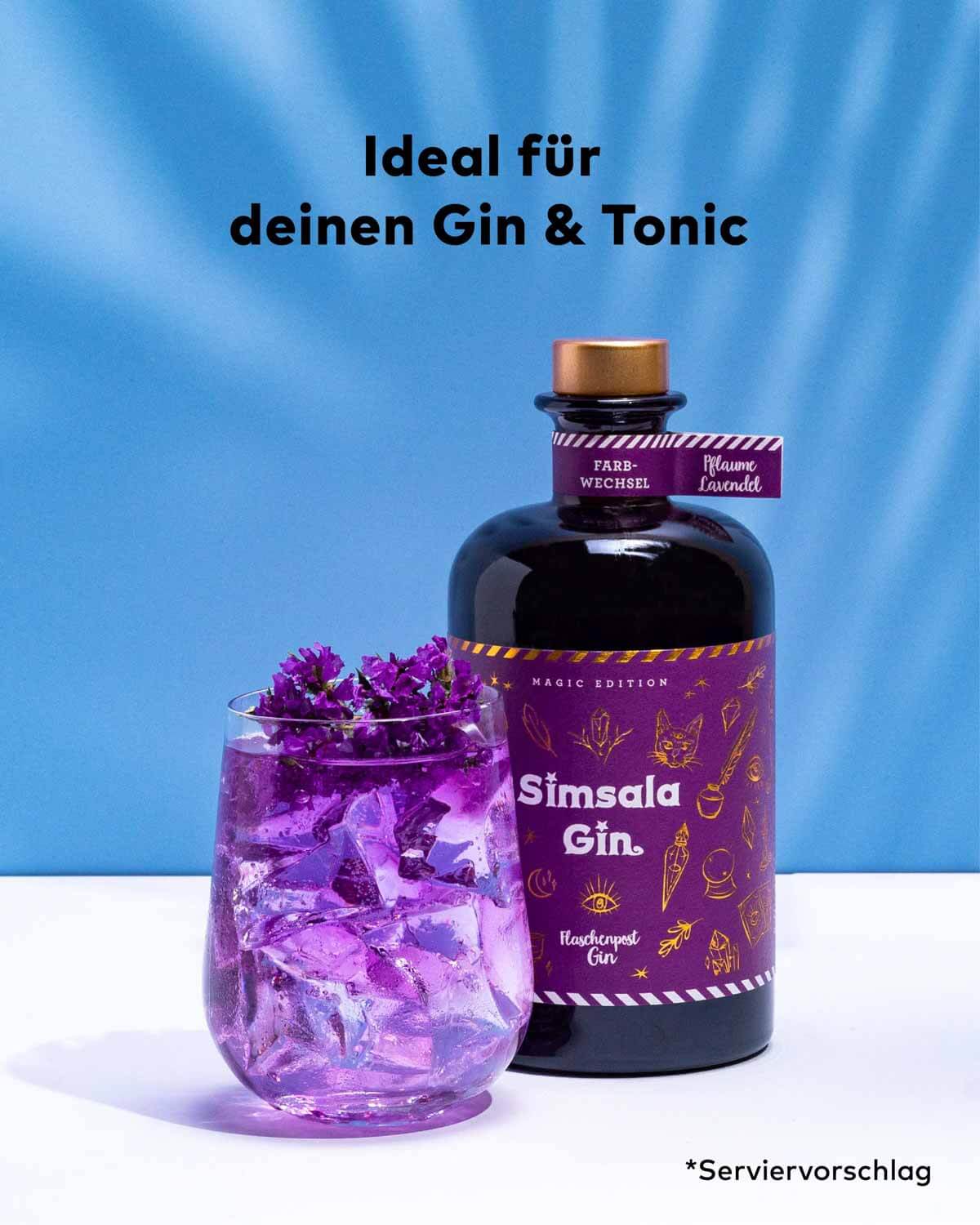 Der Simsala Gin von Flaschenpost Gin mit verspieltem Etikett Design und kleinen Details aus der Welt der Zauberei. Er eignet sich ideal für einen Gin Tonic und macht ihn um Eyecatcher durch seinen Farbwechsel-Effekt. Der Drink wird mit Tonic seine Farbe von blau zu lila ändern. 